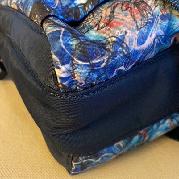 Hedgren RFID protected multicolor nylon crossbody with adjustable strap - Picture 8 of 12